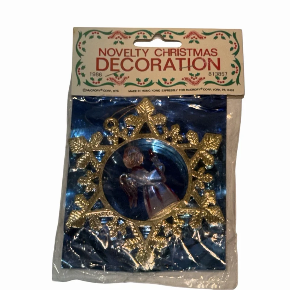 Vtg Novelty‎ Christmas Decoration Plastic Lucite Angel Inside Gold Wreath 1986